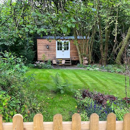 Tranquil Spot Shepherds Hut Cinderford Exterior foto