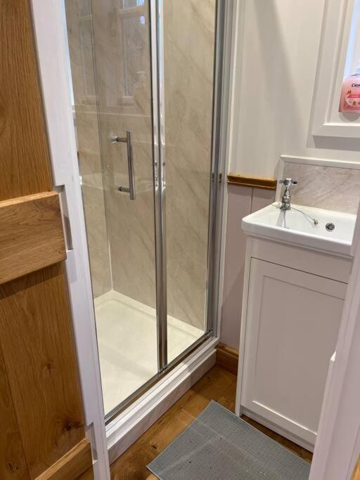 Tranquil Spot Shepherds Hut Cinderford Exterior foto