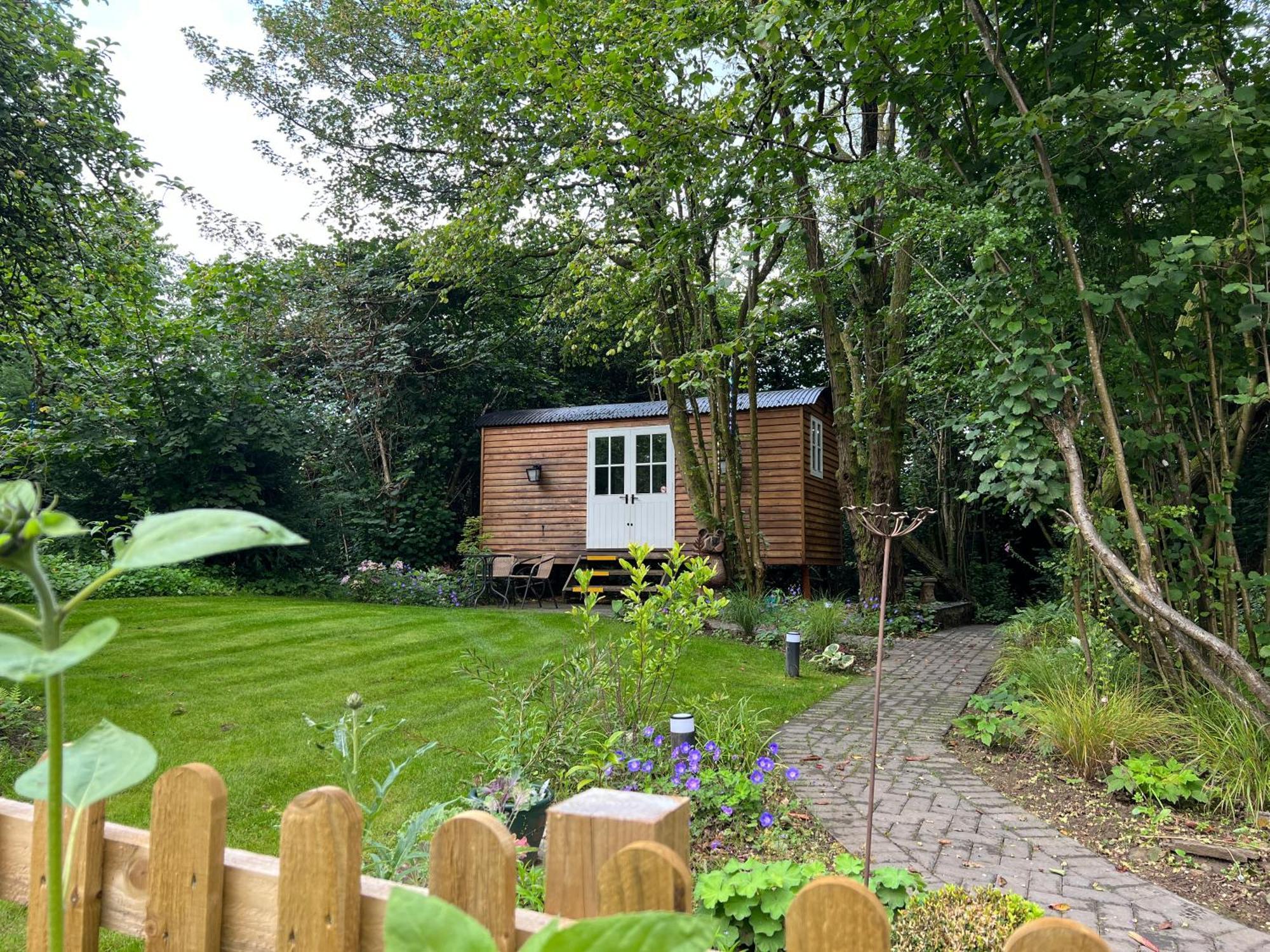 Tranquil Spot Shepherds Hut Cinderford Exterior foto
